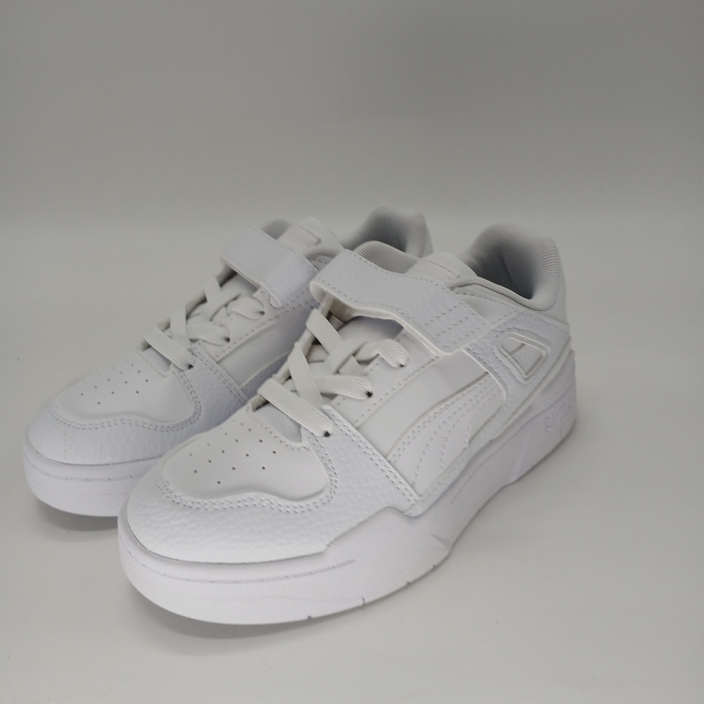 White pumas, size 2.5 C